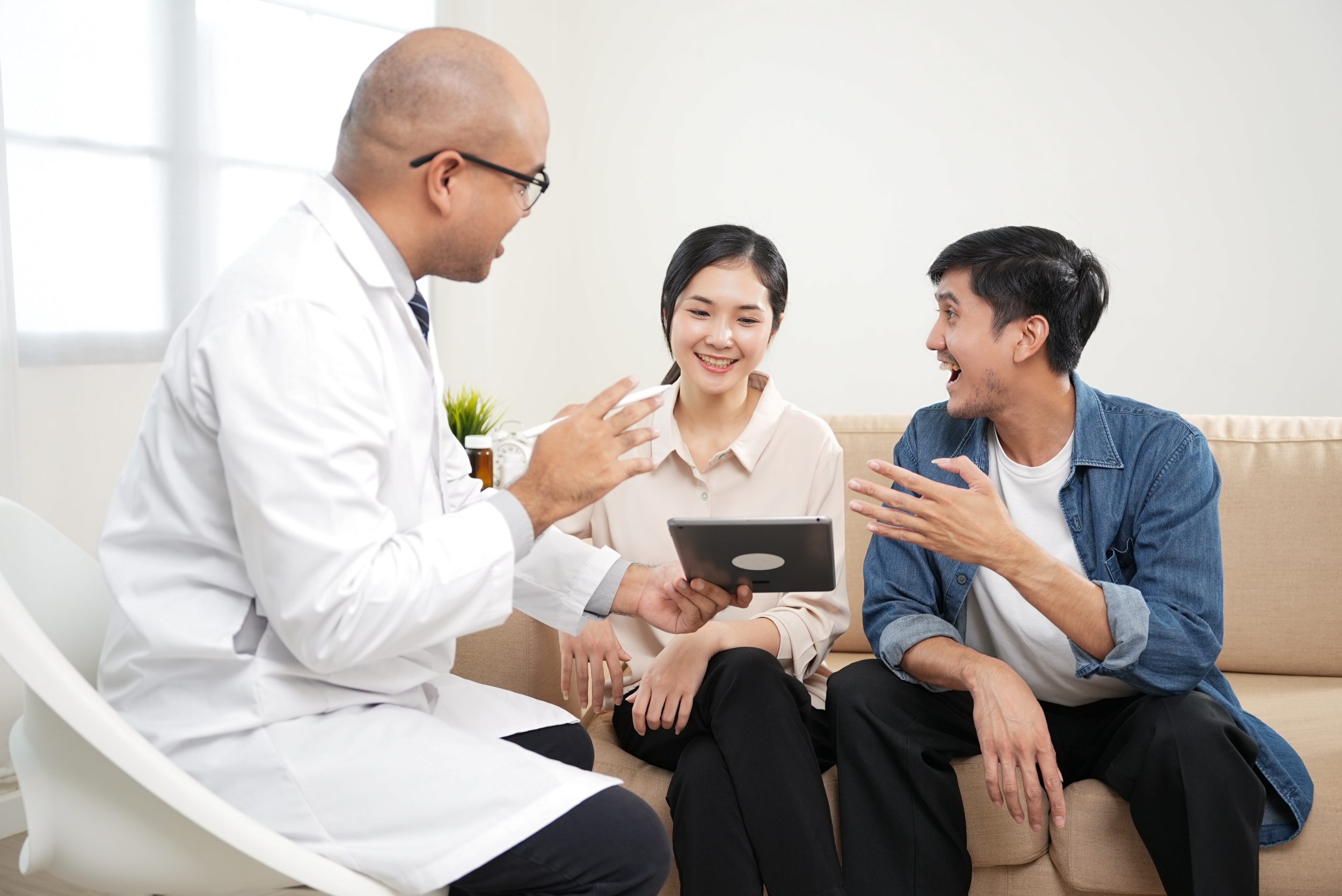 what is medical tablet, what is medical grade tablet, Male doctor giving test result to asian couple patient with one of those tablets